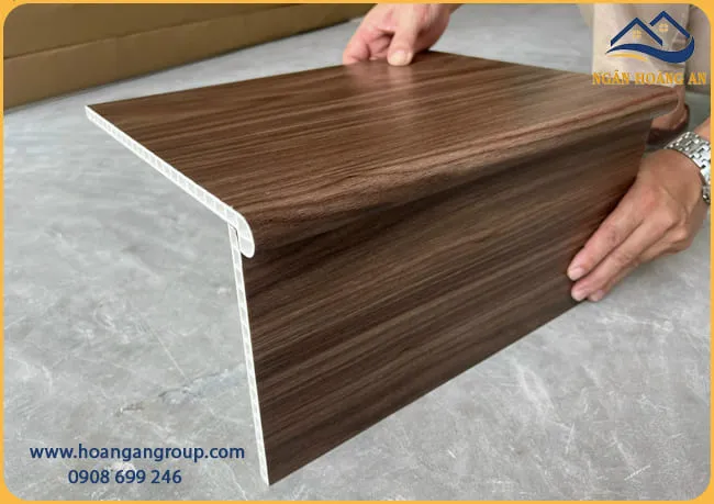 Mặt Đứng Cầu Thang Nhựa Giả Gỗ iWood C20-3